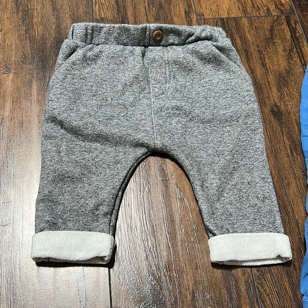 Super cute warm pants for baby. Sherpa lining inside. Looks new. Wore once.